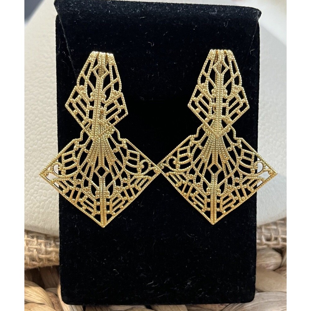 VINTAGE TRIFARI TM GOLD TONE FILIGREE DROP/DANGLE Pierced EARRINGS